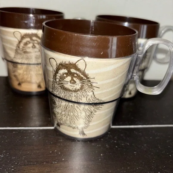 Gwen Frostic | Set of 3 | Vintage Raccoon Frog Theme | Plastic Mugs Brown Cups - Picture 3 of 11